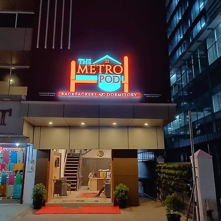 The Metro Pod - Backpackers A/C Dormitory Kochi Exterior photo