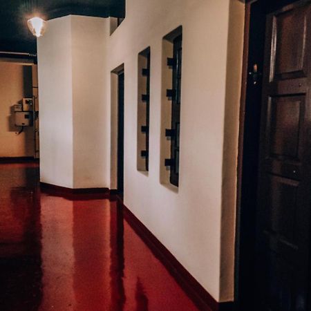 The Metro Pod - Backpackers A/C Dormitory Kochi Exterior photo