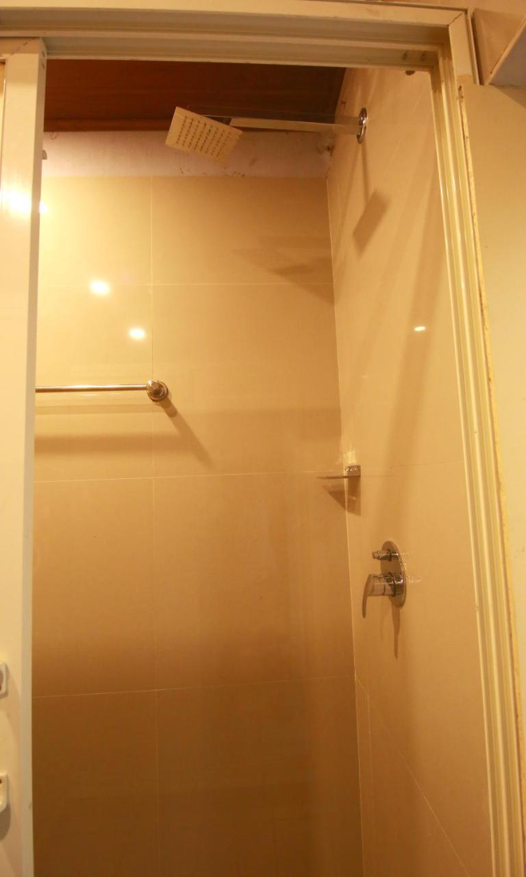 The Metro Pod - Backpackers A/C Dormitory Kochi Exterior photo