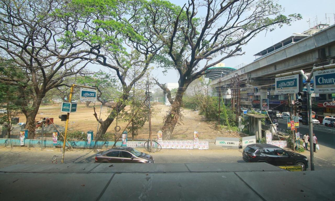 The Metro Pod - Backpackers A/C Dormitory Kochi Exterior photo