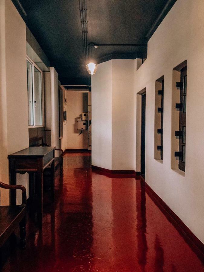 The Metro Pod - Backpackers A/C Dormitory Kochi Exterior photo