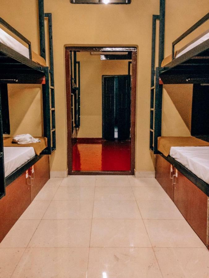 The Metro Pod - Backpackers A/C Dormitory Kochi Exterior photo